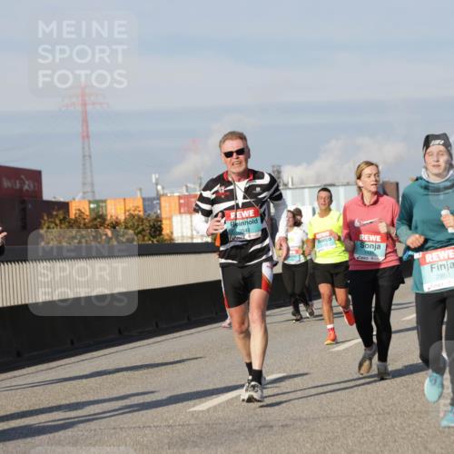 03.10.2025 - Köhlbrandbrückenlauf Jannik Wohlers http://msf.ph/oto/9088825 03.10.2025 09:58:21 Position 3 2938, 3540, 1431, 2953 meine-sportfotos.de