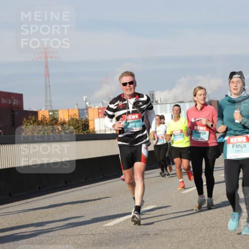 03.10.2025 - Köhlbrandbrückenlauf Jannik Wohlers http://msf.ph/oto/9088828 03.10.2025 09:58:21 Position 3 2938, 3540, 1431, 2953 meine-sportfotos.de