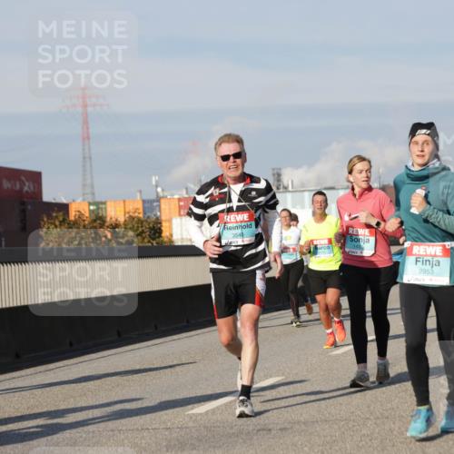 03.10.2025 - Köhlbrandbrückenlauf Jannik Wohlers http://msf.ph/oto/9088835 03.10.2025 09:58:21 Position 3 2938, 3540, 1431, 2953 meine-sportfotos.de