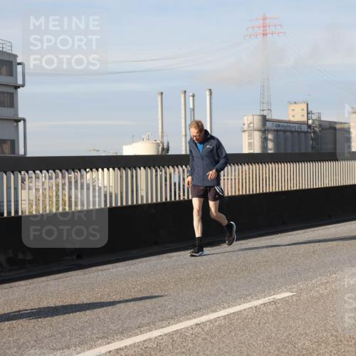 03.10.2025 - Köhlbrandbrückenlauf Lena Gebhardt http://msf.ph/oto/9088839 03.10.2025 10:06:52 Position 2  meine-sportfotos.de