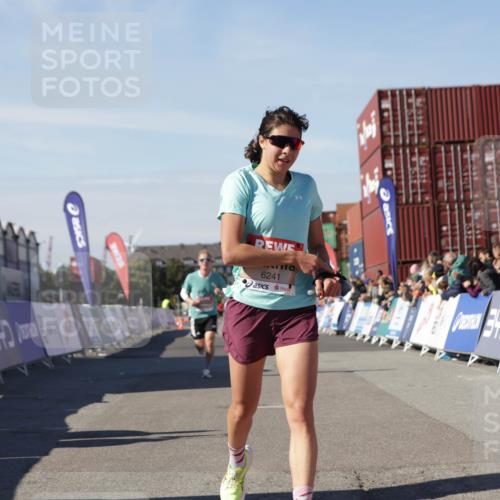 03.10.2025 - Köhlbrandbrückenlauf Jannik Wohlers http://msf.ph/oto/9088840 03.10.2025 12:53:30 Ziel 4029, 4155, 6241, 6656, 6804 meine-sportfotos.de