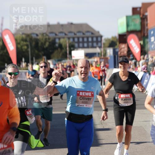 03.10.2025 - Köhlbrandbrückenlauf Jannik Wohlers http://msf.ph/oto/9088841 03.10.2025 13:19:17 Ziel 4143, 4593, 4631, 4632, 4690, 4725, 4727, 4816, 4828, 4876, 4996, 5443, 5451, 5853, 5858, 6057, 6088, 6225, 6226, 6230, 6576 meine-sportfotos.de