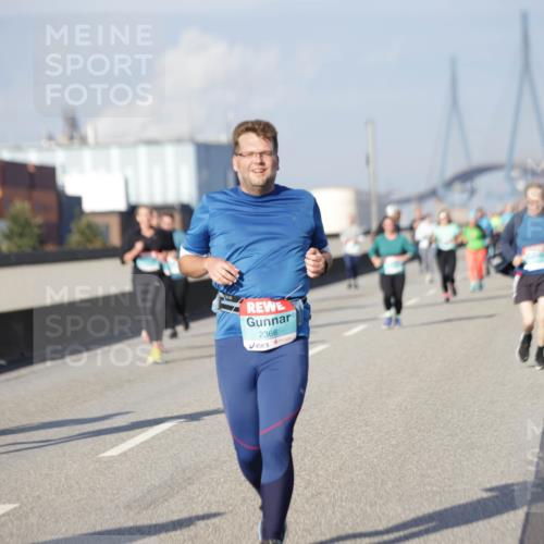 03.10.2025 - Köhlbrandbrückenlauf Jannik Wohlers http://msf.ph/oto/9088845 03.10.2025 10:09:11 Position 3 2366 meine-sportfotos.de