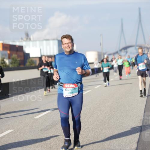 03.10.2025 - Köhlbrandbrückenlauf Jannik Wohlers http://msf.ph/oto/9088855 03.10.2025 10:09:12 Position 3 2366 meine-sportfotos.de