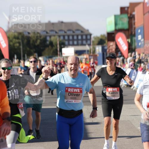 03.10.2025 - Köhlbrandbrückenlauf Jannik Wohlers http://msf.ph/oto/9088858 03.10.2025 13:19:17 Ziel 4143, 4593, 4631, 4632, 4690, 4725, 4727, 4816, 4828, 4876, 4996, 5443, 5451, 5853, 5858, 6057, 6088, 6225, 6226, 6230, 6576 meine-sportfotos.de
