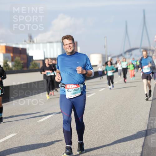 03.10.2025 - Köhlbrandbrückenlauf Jannik Wohlers http://msf.ph/oto/9088860 03.10.2025 10:09:12 Position 3 2366 meine-sportfotos.de