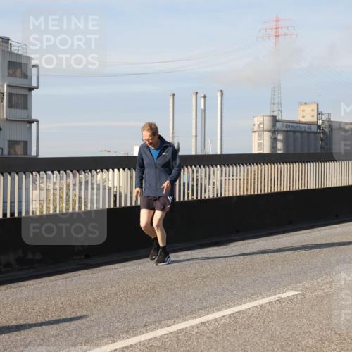 03.10.2025 - Köhlbrandbrückenlauf Lena Gebhardt http://msf.ph/oto/9088861 03.10.2025 10:06:52 Position 2  meine-sportfotos.de