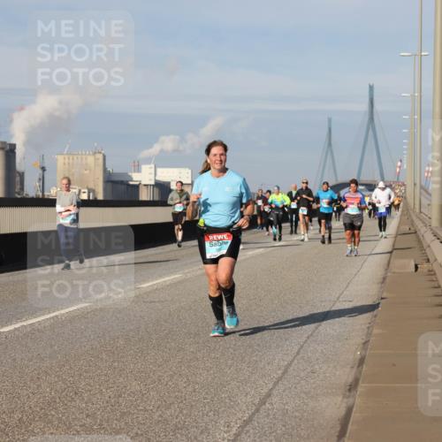 03.10.2025 - Köhlbrandbrückenlauf Lena Gebhardt http://msf.ph/oto/9088867 03.10.2025 10:06:53 Position 2  meine-sportfotos.de