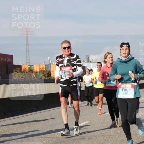 03.10.2025 - Köhlbrandbrückenlauf Jannik Wohlers http://msf.ph/oto/9088868 03.10.2025 09:58:21 Position 3 38, 1431, 2953 meine-sportfotos.de