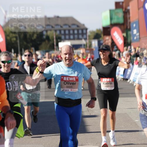 03.10.2025 - Köhlbrandbrückenlauf Jannik Wohlers http://msf.ph/oto/9088881 03.10.2025 13:19:17 Ziel 4143, 4593, 4631, 4632, 4690, 4725, 4727, 4816, 4828, 4876, 4996, 5443, 5451, 5853, 5858, 6057, 6088, 6225, 6226, 6230, 6576 meine-sportfotos.de