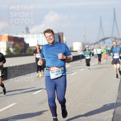 03.10.2025 - Köhlbrandbrückenlauf Jannik Wohlers http://msf.ph/oto/9088883 03.10.2025 10:09:12 Position 3 2366 meine-sportfotos.de