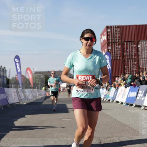 03.10.2025 - Köhlbrandbrückenlauf Jannik Wohlers http://msf.ph/oto/9088885 03.10.2025 12:53:30 Ziel 4029, 4155, 6241, 6656, 6804 meine-sportfotos.de