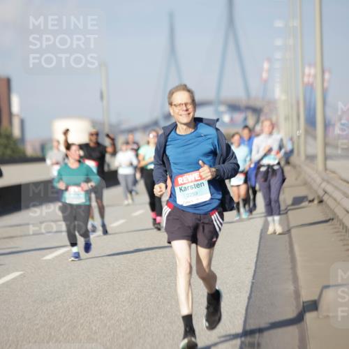 03.10.2025 - Köhlbrandbrückenlauf Jannik Wohlers http://msf.ph/oto/9088888 03.10.2025 10:09:15 Position 3 2259 meine-sportfotos.de