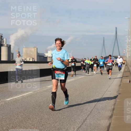 03.10.2025 - Köhlbrandbrückenlauf Lena Gebhardt http://msf.ph/oto/9088892 03.10.2025 10:06:54 Position 2 3360 meine-sportfotos.de