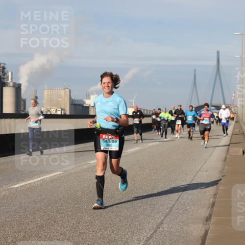 03.10.2025 - Köhlbrandbrückenlauf Lena Gebhardt http://msf.ph/oto/9088896 03.10.2025 10:06:54 Position 2 3360 meine-sportfotos.de
