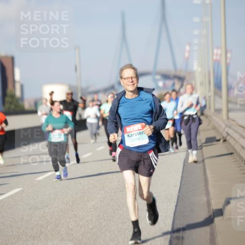 03.10.2025 - Köhlbrandbrückenlauf Jannik Wohlers http://msf.ph/oto/9088897 03.10.2025 10:09:15 Position 3 2259 meine-sportfotos.de