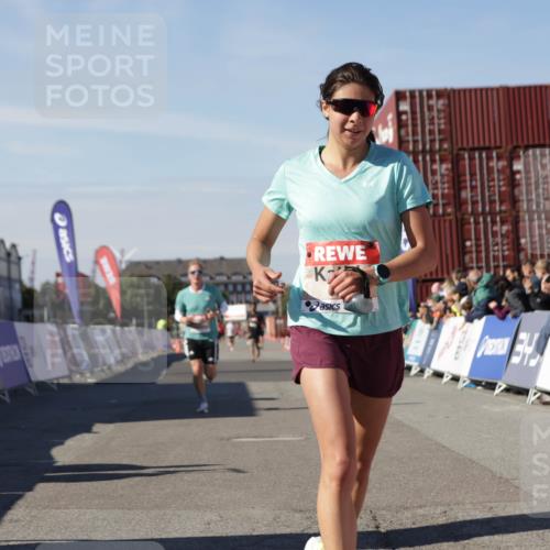 03.10.2025 - Köhlbrandbrückenlauf Jannik Wohlers http://msf.ph/oto/9088898 03.10.2025 12:53:31 Ziel 4029, 4155, 6241, 6656, 6804 meine-sportfotos.de