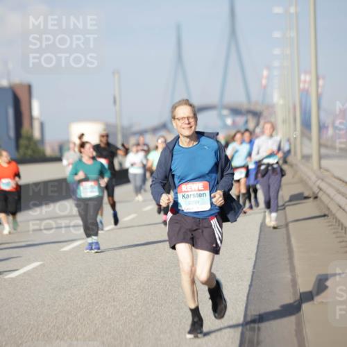 03.10.2025 - Köhlbrandbrückenlauf Jannik Wohlers http://msf.ph/oto/9088902 03.10.2025 10:09:15 Position 3 2259 meine-sportfotos.de