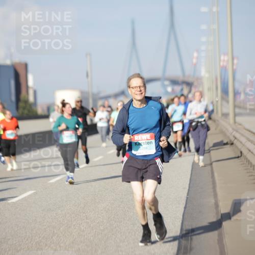 03.10.2025 - Köhlbrandbrückenlauf Jannik Wohlers http://msf.ph/oto/9088905 03.10.2025 10:09:15 Position 3 2259 meine-sportfotos.de