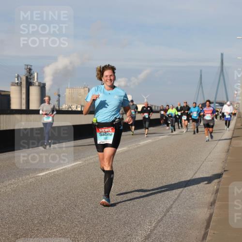 03.10.2025 - Köhlbrandbrückenlauf Lena Gebhardt http://msf.ph/oto/9088907 03.10.2025 10:06:54 Position 2  meine-sportfotos.de