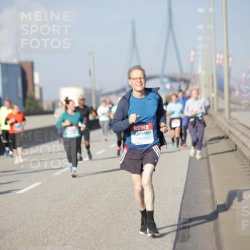 03.10.2025 - Köhlbrandbrückenlauf Jannik Wohlers http://msf.ph/oto/9088909 03.10.2025 10:09:15 Position 3 2259 meine-sportfotos.de