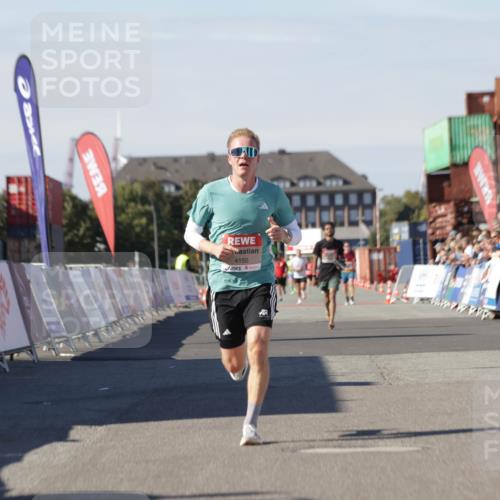 03.10.2025 - Köhlbrandbrückenlauf Jannik Wohlers http://msf.ph/oto/9088910 03.10.2025 12:53:32 Ziel 4029, 4155, 6241, 6656, 6804 meine-sportfotos.de