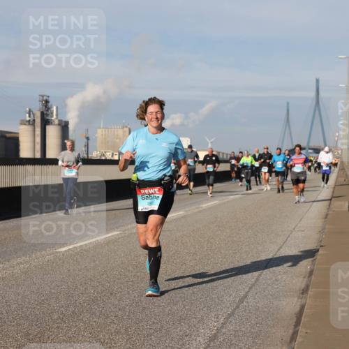03.10.2025 - Köhlbrandbrückenlauf Lena Gebhardt http://msf.ph/oto/9088915 03.10.2025 10:06:54 Position 2  meine-sportfotos.de