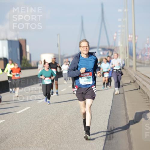 03.10.2025 - Köhlbrandbrückenlauf Jannik Wohlers http://msf.ph/oto/9088918 03.10.2025 10:09:15 Position 3 2259 meine-sportfotos.de
