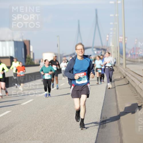 03.10.2025 - Köhlbrandbrückenlauf Jannik Wohlers http://msf.ph/oto/9088934 03.10.2025 10:09:15 Position 3 2259 meine-sportfotos.de