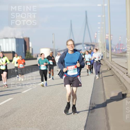 03.10.2025 - Köhlbrandbrückenlauf Jannik Wohlers http://msf.ph/oto/9088941 03.10.2025 10:09:15 Position 3 2259 meine-sportfotos.de