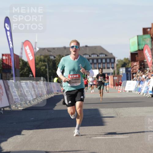 03.10.2025 - Köhlbrandbrückenlauf Jannik Wohlers http://msf.ph/oto/9088942 03.10.2025 12:53:32 Ziel 4029, 4155, 6241, 6656, 6804 meine-sportfotos.de