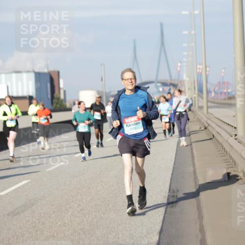 03.10.2025 - Köhlbrandbrückenlauf Jannik Wohlers http://msf.ph/oto/9088947 03.10.2025 10:09:15 Position 3 2259 meine-sportfotos.de