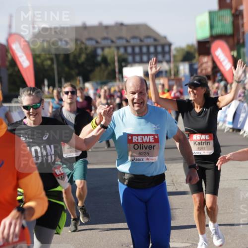 03.10.2025 - Köhlbrandbrückenlauf Jannik Wohlers http://msf.ph/oto/9088948 03.10.2025 13:19:17 Ziel 4143, 4593, 4631, 4632, 4690, 4725, 4727, 4816, 4828, 4876, 4996, 5443, 5451, 5853, 5858, 6057, 6088, 6225, 6226, 6230, 6576 meine-sportfotos.de