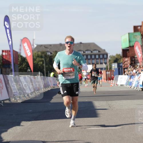 03.10.2025 - Köhlbrandbrückenlauf Jannik Wohlers http://msf.ph/oto/9088953 03.10.2025 12:53:32 Ziel 4029, 4155, 6241, 6656, 6804 meine-sportfotos.de