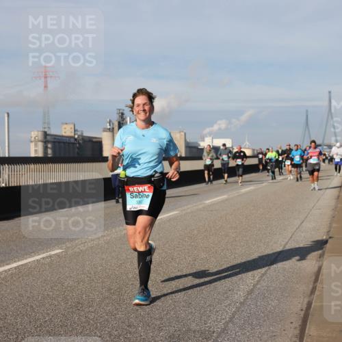 03.10.2025 - Köhlbrandbrückenlauf Lena Gebhardt http://msf.ph/oto/9088954 03.10.2025 10:06:55 Position 2 3360 meine-sportfotos.de