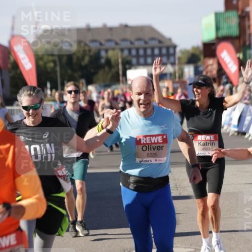 03.10.2025 - Köhlbrandbrückenlauf Jannik Wohlers http://msf.ph/oto/9088961 03.10.2025 13:19:17 Ziel 4143, 4593, 4631, 4632, 4690, 4725, 4727, 4816, 4828, 4876, 4996, 5443, 5451, 5853, 5858, 6057, 6088, 6225, 6226, 6230, 6576 meine-sportfotos.de