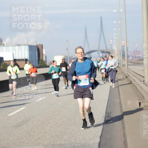 03.10.2025 - Köhlbrandbrückenlauf Jannik Wohlers http://msf.ph/oto/9088963 03.10.2025 10:09:16 Position 3 2259, 17 meine-sportfotos.de