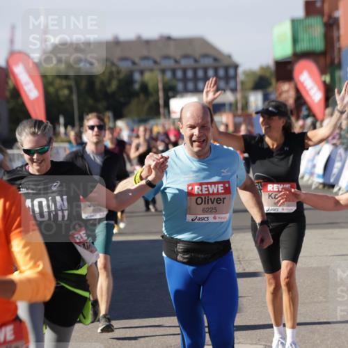 03.10.2025 - Köhlbrandbrückenlauf Jannik Wohlers http://msf.ph/oto/9088971 03.10.2025 13:19:17 Ziel 4143, 4593, 4631, 4632, 4690, 4725, 4727, 4816, 4828, 4876, 4996, 5443, 5451, 5853, 5858, 6057, 6088, 6225, 6226, 6230, 6576 meine-sportfotos.de