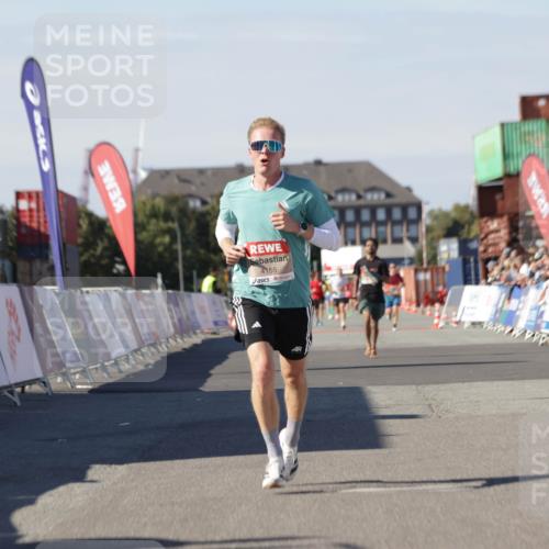 03.10.2025 - Köhlbrandbrückenlauf Jannik Wohlers http://msf.ph/oto/9088973 03.10.2025 12:53:32 Ziel 4029, 4155, 6241, 6656, 6804 meine-sportfotos.de