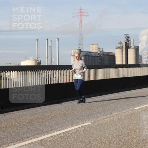 03.10.2025 - Köhlbrandbrückenlauf Lena Gebhardt http://msf.ph/oto/9088977 03.10.2025 10:06:57 Position 2  meine-sportfotos.de