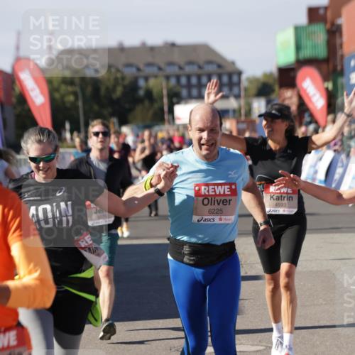 03.10.2025 - Köhlbrandbrückenlauf Jannik Wohlers http://msf.ph/oto/9088978 03.10.2025 13:19:17 Ziel 4143, 4593, 4631, 4632, 4690, 4725, 4727, 4816, 4828, 4876, 4996, 5443, 5451, 5853, 5858, 6057, 6088, 6225, 6226, 6230, 6576 meine-sportfotos.de