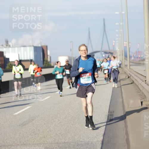 03.10.2025 - Köhlbrandbrückenlauf Jannik Wohlers http://msf.ph/oto/9088981 03.10.2025 10:09:16 Position 3 2259 meine-sportfotos.de