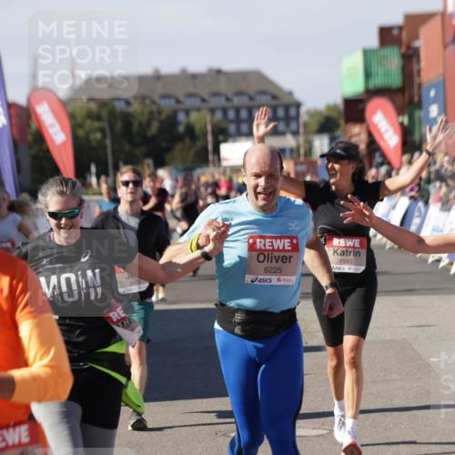 03.10.2025 - Köhlbrandbrückenlauf Jannik Wohlers http://msf.ph/oto/9088991 03.10.2025 13:19:17 Ziel 4143, 4593, 4631, 4632, 4690, 4725, 4727, 4816, 4828, 4876, 4996, 5443, 5451, 5853, 5858, 6057, 6088, 6225, 6226, 6230, 6576 meine-sportfotos.de
