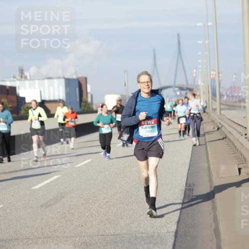 03.10.2025 - Köhlbrandbrückenlauf Jannik Wohlers http://msf.ph/oto/9088993 03.10.2025 10:09:16 Position 3 2259 meine-sportfotos.de