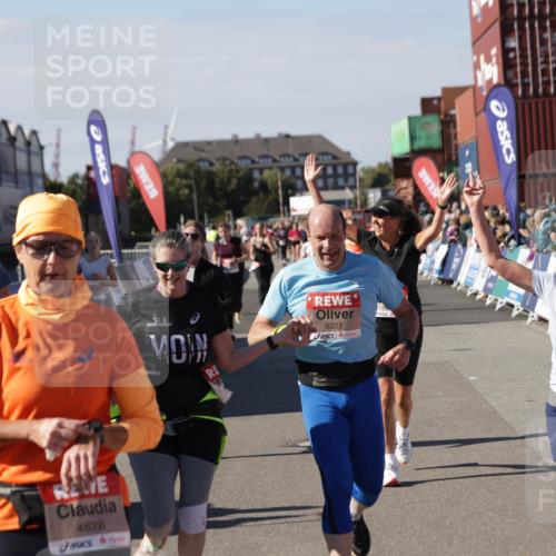 03.10.2025 - Köhlbrandbrückenlauf Jannik Wohlers http://msf.ph/oto/9089000 03.10.2025 13:19:18 Ziel 4143, 4593, 4631, 4632, 4690, 4725, 4727, 4816, 4828, 4876, 4996, 5443, 5451, 5853, 5858, 6057, 6088, 6225, 6226, 6230, 6576 meine-sportfotos.de