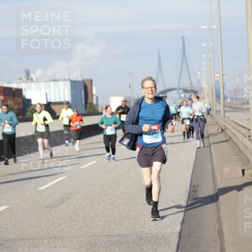 03.10.2025 - Köhlbrandbrückenlauf Jannik Wohlers http://msf.ph/oto/9089001 03.10.2025 10:09:16 Position 3 2259 meine-sportfotos.de