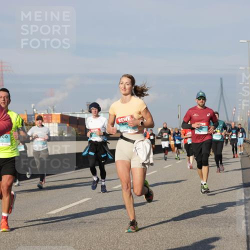 03.10.2025 - Köhlbrandbrückenlauf Jannik Wohlers http://msf.ph/oto/9089002 03.10.2025 09:58:24 Position 3 1431, 2110, 143 meine-sportfotos.de