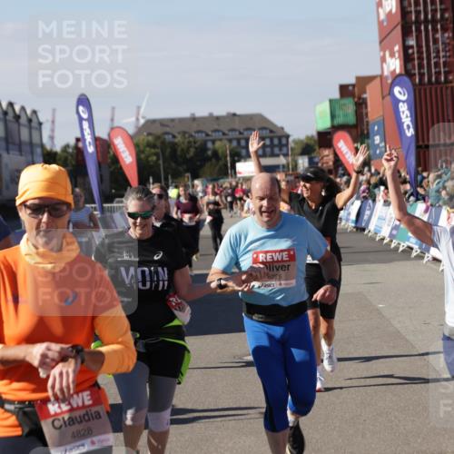 03.10.2025 - Köhlbrandbrückenlauf Jannik Wohlers http://msf.ph/oto/9089008 03.10.2025 13:19:18 Ziel 4143, 4593, 4631, 4632, 4690, 4725, 4727, 4816, 4828, 4876, 4996, 5443, 5451, 5853, 5858, 6057, 6088, 6225, 6226, 6230, 6576 meine-sportfotos.de