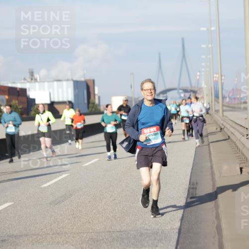 03.10.2025 - Köhlbrandbrückenlauf Jannik Wohlers http://msf.ph/oto/9089009 03.10.2025 10:09:16 Position 3 2259 meine-sportfotos.de