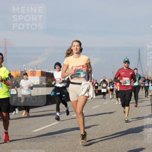 03.10.2025 - Köhlbrandbrückenlauf Jannik Wohlers http://msf.ph/oto/9089011 03.10.2025 09:58:24 Position 3 2110, 1437 meine-sportfotos.de